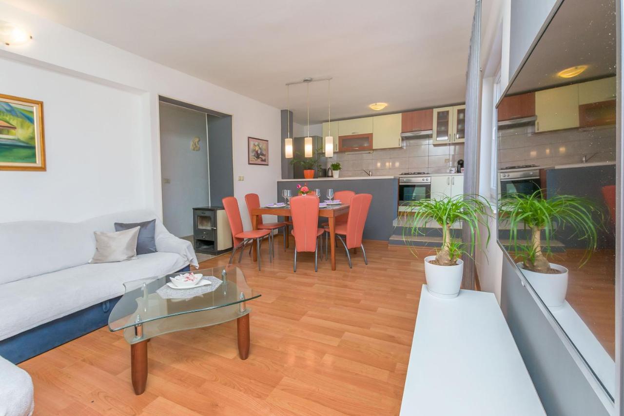 Apartment Josipa Omiš Exterior foto